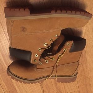 Women's size 9 timberlands (boys 7)