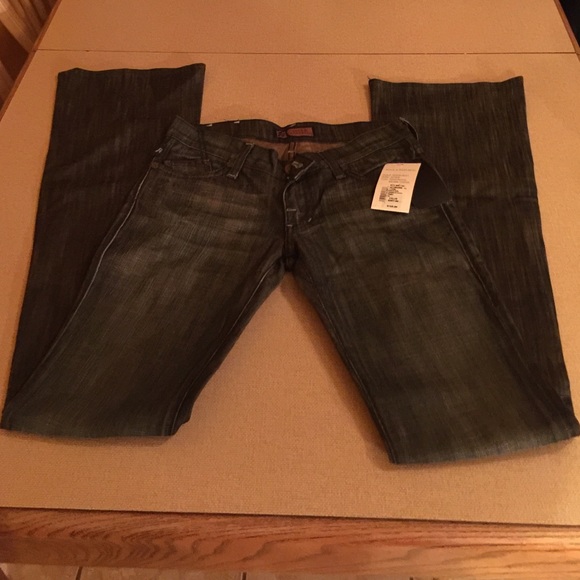 NWT Rock & Republic dark colored jeans!!!