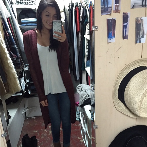 📢🙋🏻MEET YOUR POSHER-@SabrinaLynnA🕶👠👛👗👫💄 - Picture 2 of 4