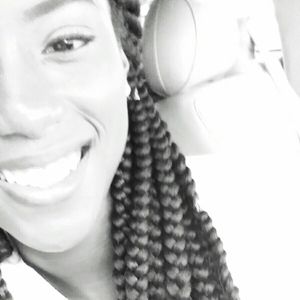 Meet your Posher, Tia