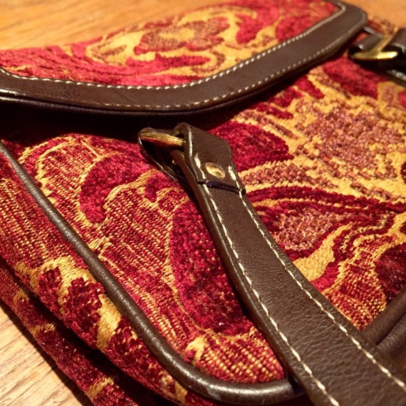 MINT Red/Floral Damask Velvet Messenger Purse - Picture 2 of 4