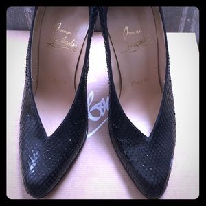 🎄CLBoutines black beauties 37 1/2 😍