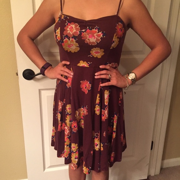 🚫 BUNDLED!🚫 Cute maroon floral dress burgundy - Picture 4 of 4