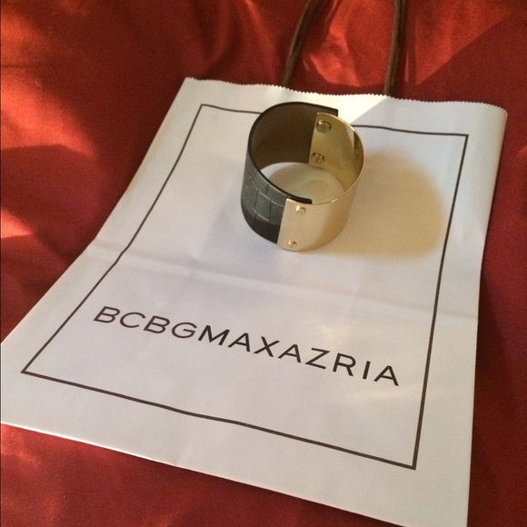 Bcbg black leather and gold toggle bracelet NWOT