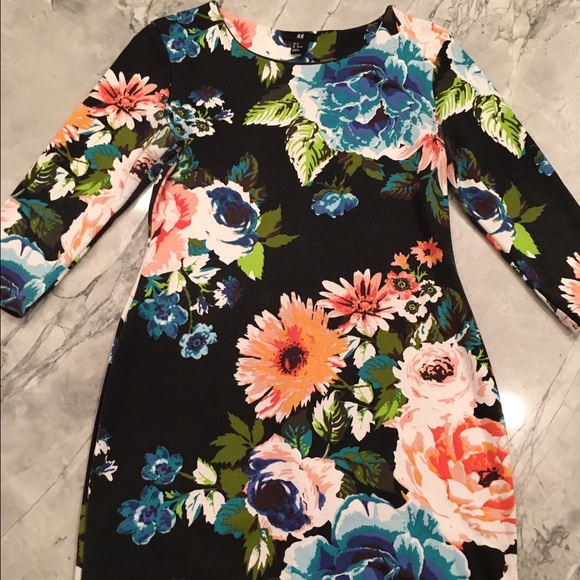 H&M Dresses & Skirts - H&M Bold Floral Print Bodycon Jersey Dress