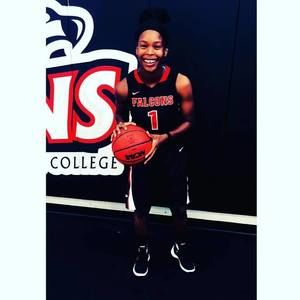 Meet your Posher, Laurie'