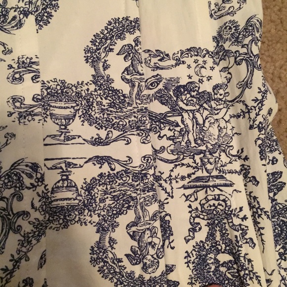 🚫BUNDLED!🚫 Corset top w/gorgeous unique design - Picture 2 of 4