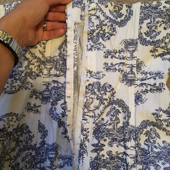 🚫BUNDLED!🚫 Corset top w/gorgeous unique design - Picture 3 of 4