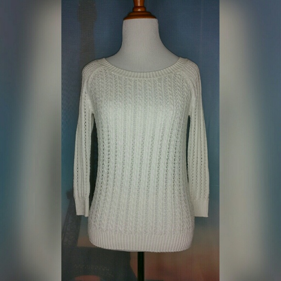 WHITE SWEATER