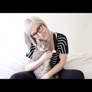 Meet your Posher, Adrienne