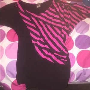 Size medium blouse! Great for casual occasions.