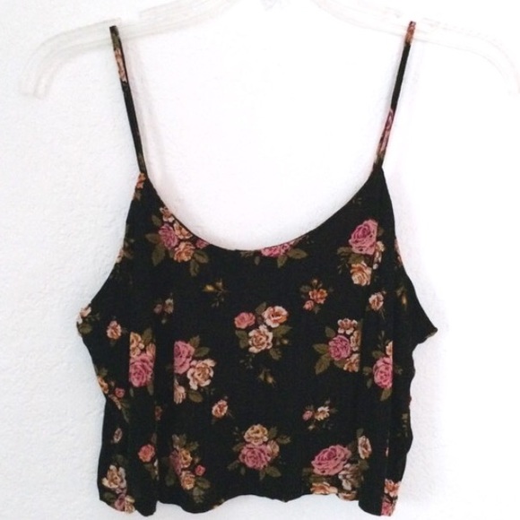 🌸Black floral crop tank top!🌸