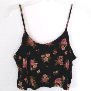 🌸Black floral crop tank top!🌸