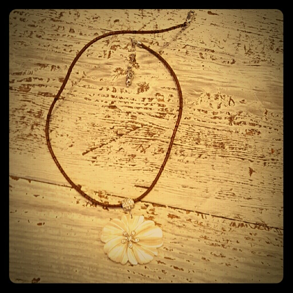 Flower Shell Necklace