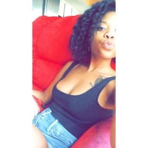 Meet your Posher, Chloe