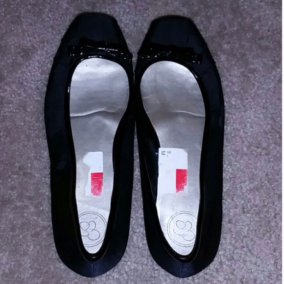 Jessica Simpson ballet flats black