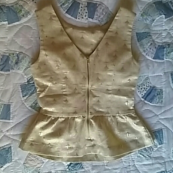 NWOT... Stylish Peplum Top - Picture 2 of 4