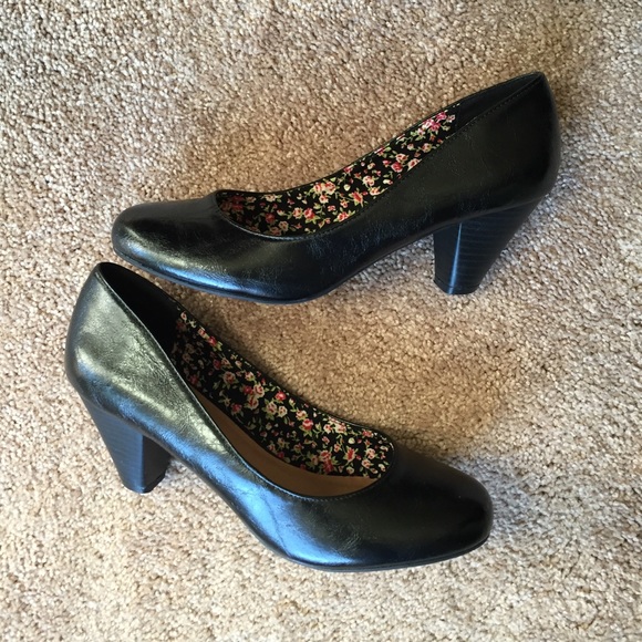 Black retro heels