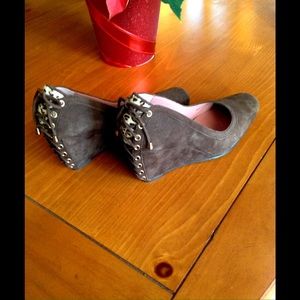 Richard Tyler Charleston wedge pumps, size 6.5