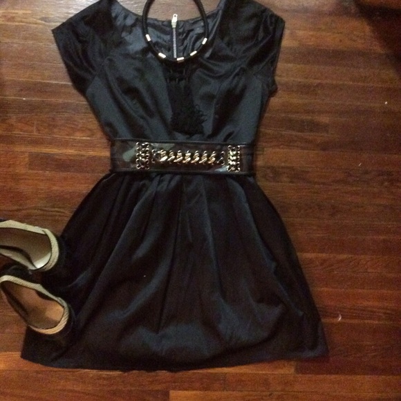Black mini dress with pleats. - Picture 4 of 4