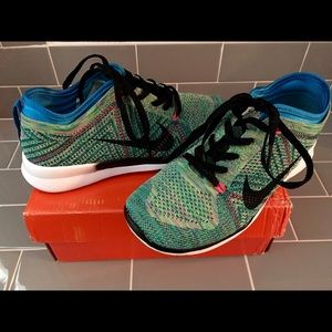 Woman's Nike free TR 5 fkyknit