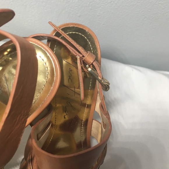 Marc fisher size 6 brown heels - Picture 2 of 3