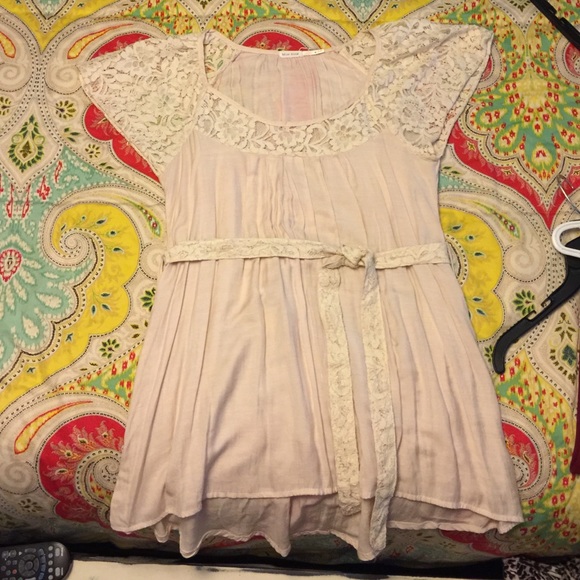 Super stylish lace top with a high low bottom! - Picture 1 of 1
