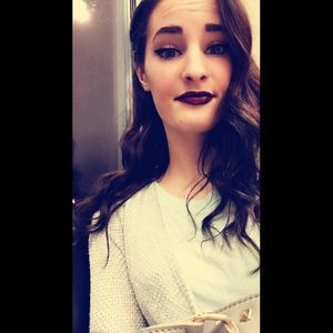 Meet your Posher, Emily