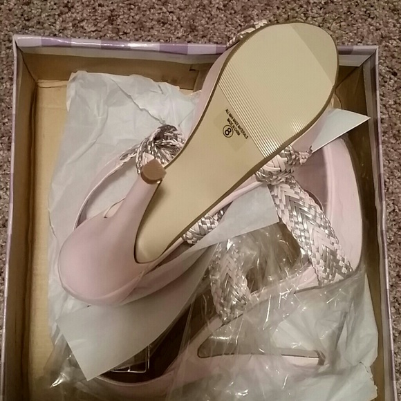 NIB DELICIOUS PINK SANDALS - Picture 3 of 4