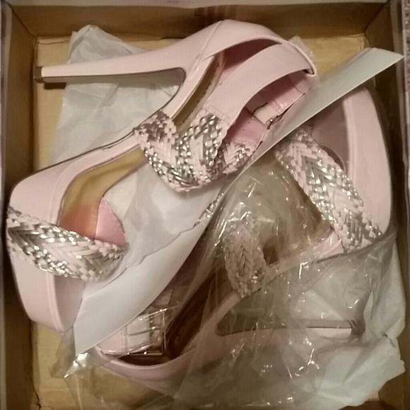 NIB DELICIOUS PINK SANDALS - Picture 4 of 4