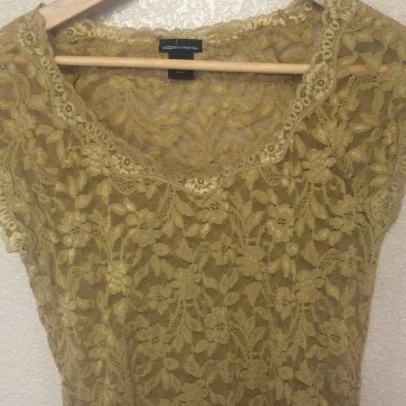 Top - Picture 2 of 3