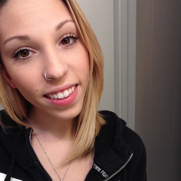 Meet your Posher, Kat - Picture 1 of 1