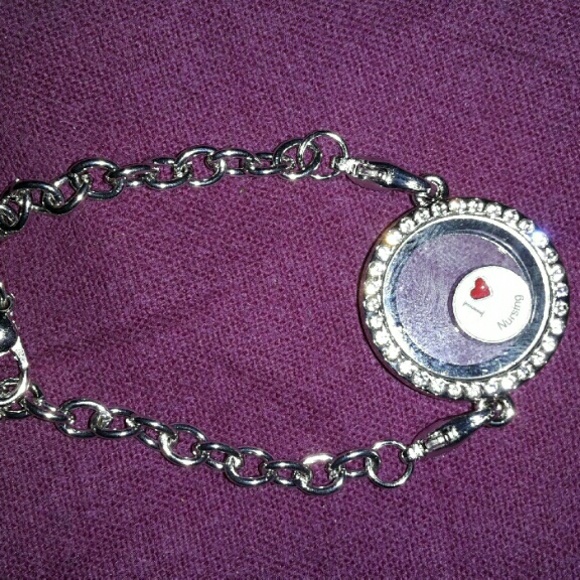 Floating charm bracelet