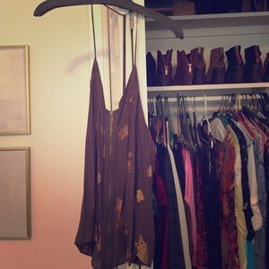 Gorgeous tank w gold pattern and front zip!