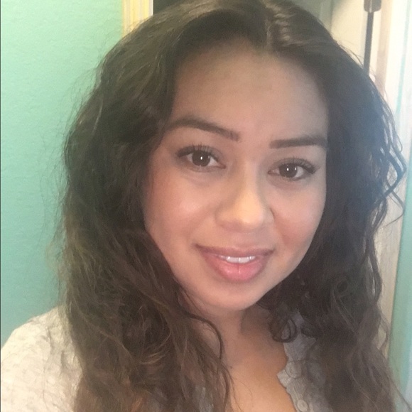 Meet your Posher, Eluzabeth