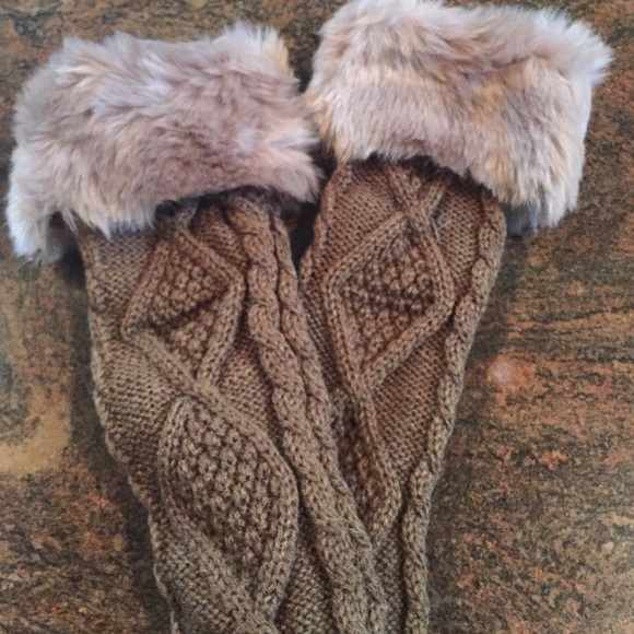 Faux Fur Fingerless Gloves - Picture 2 of 4
