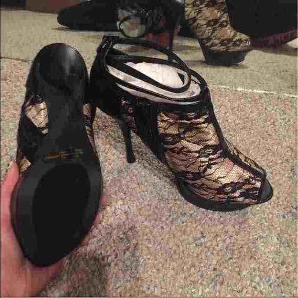 New black and gold lace JustFab booties size 8.5 - Picture 3 of 4