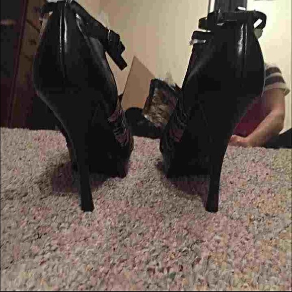 New black and gold lace JustFab booties size 8.5 - Picture 4 of 4