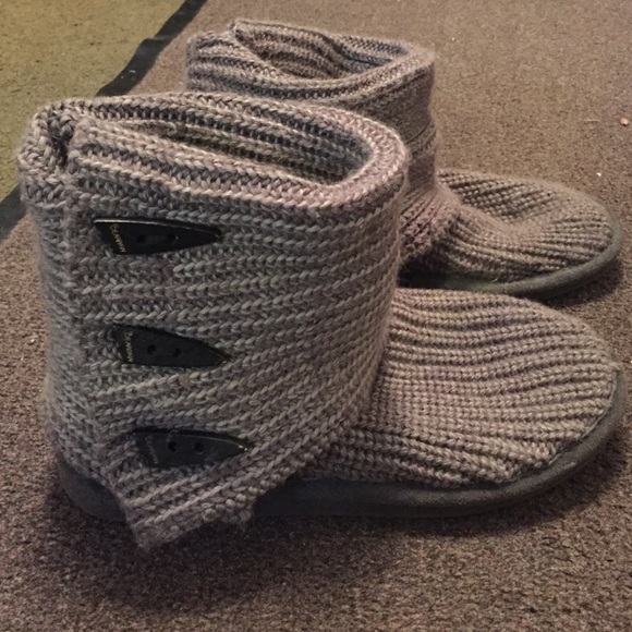 Size 9 Bearpaw knit boots