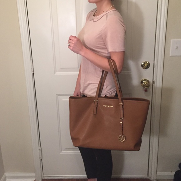 Michael Kors Handbags - Michael Kors Large Jet Set Saffiano Leather Tote