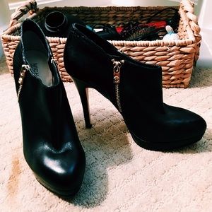 Michael Kors- MK Black Booties