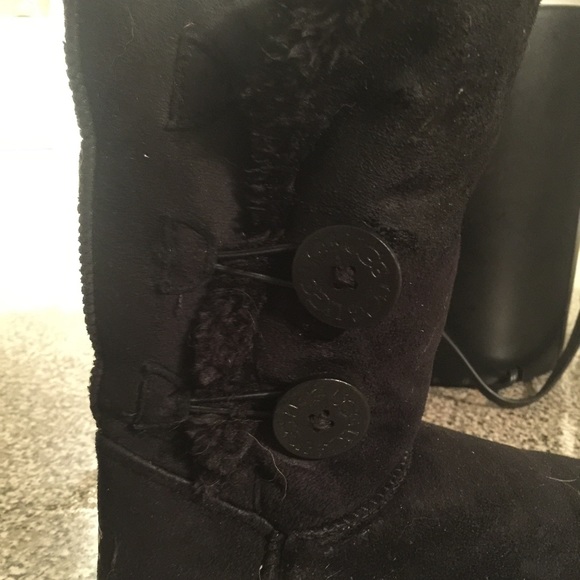 Uggs - Picture 3 of 3