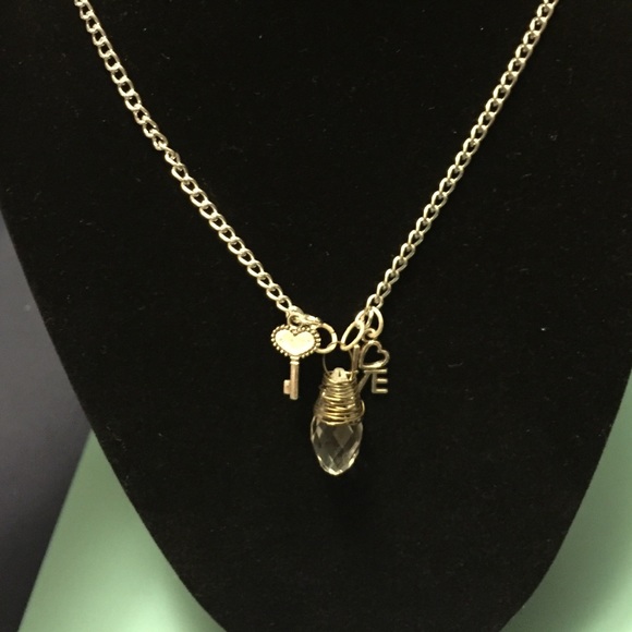 Super cute crystal wired heart & key necklace