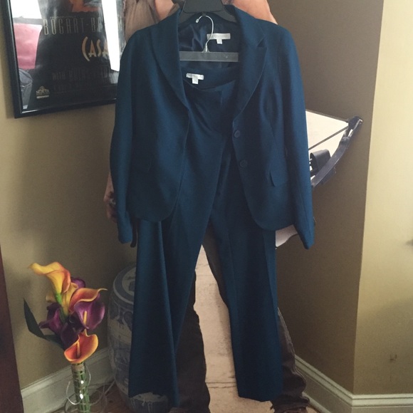 SALE: Gorgeous suit