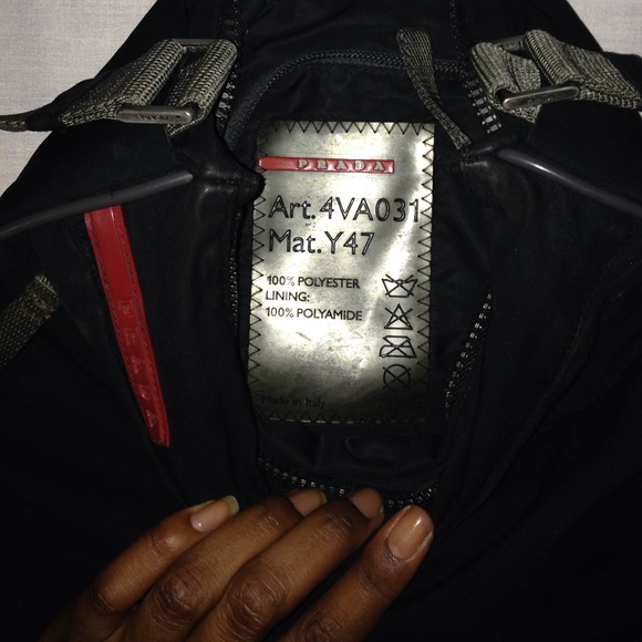 ✨AUTHENTIC✨MAKE OFFER❗️ Prada Crossbody Bag - Picture 3 of 4