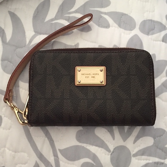 Michael Kors Zip Wallet