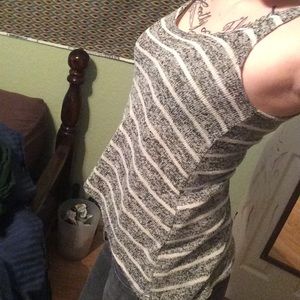 Tank top/crop top type shirt.