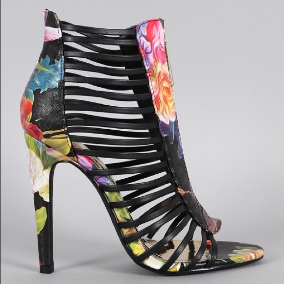 Liliana Shoes - BLOWOUT🎉Floral Strappy Pump