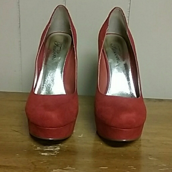 Red Platform - Picture 2 of 4