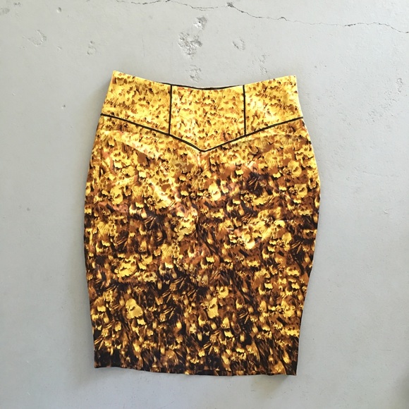 Marciano satin gold printed skirt body on - Picture 2 of 4